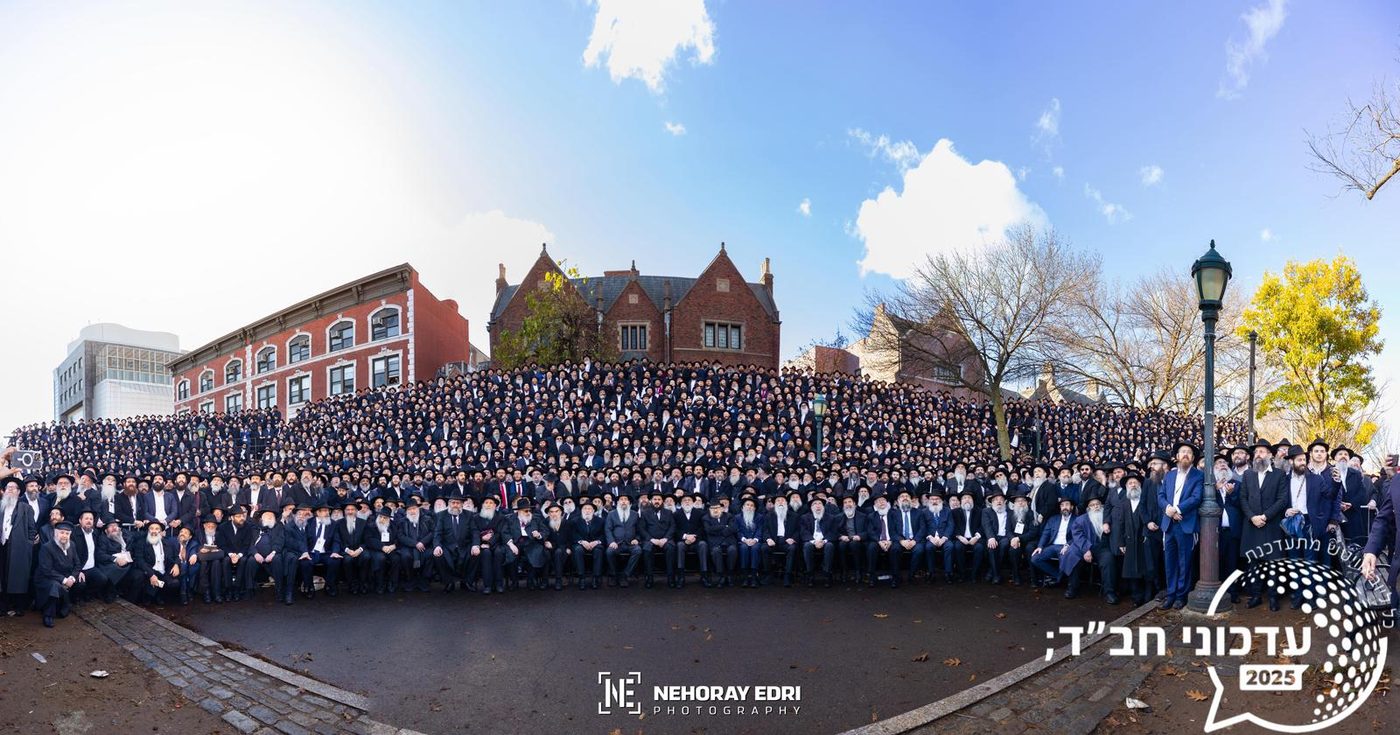 Thousands of Chabad emissaries assembled outside 770 Eastern Parkway in Brooklyn for the traditional annual conference photo